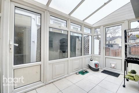 3 bedroom semi-detached house for sale, Park Lane, Hornchurch, RM11 1BE