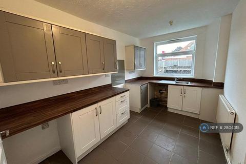 3 bedroom semi-detached house to rent, Olde Hall Road, Wolverhampton, WV10
