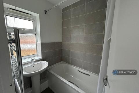 3 bedroom semi-detached house to rent, Olde Hall Road, Wolverhampton, WV10