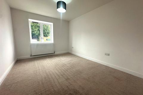 2 bedroom flat to rent, Gammons Lane, Watford WD24