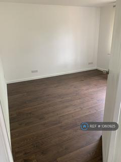 2 bedroom maisonette to rent, Bath Road, Maidenhead, SL6