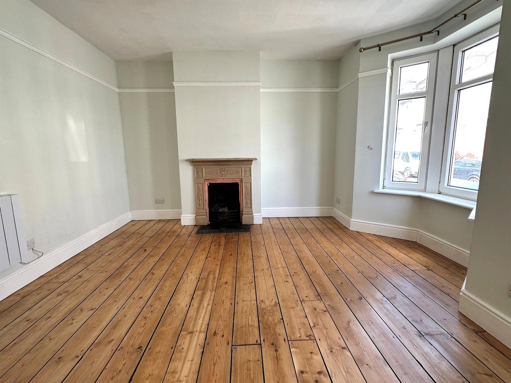 House in Bristol, Spike Island, City of Bristol - More