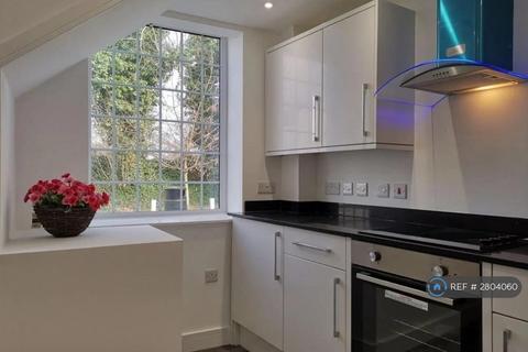 2 bedroom terraced house to rent, East St, Chesham, HP5