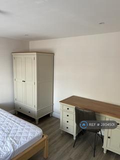1 bedroom in a house share to rent, Cheltenham Road, Gloucester, GL2