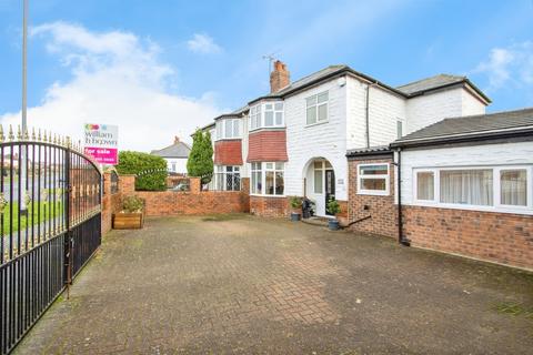 4 bedroom semi-detached house for sale, Broadway, LEEDS