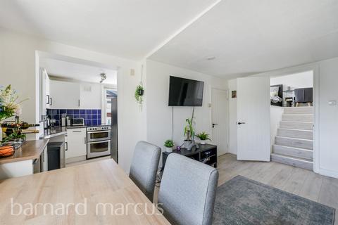 1 bedroom flat for sale, Greyhound Lane, London