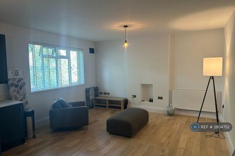 2 bedroom flat to rent, Southside, London, N7