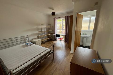 4 bedroom terraced house to rent, Plough Way, London, SE16