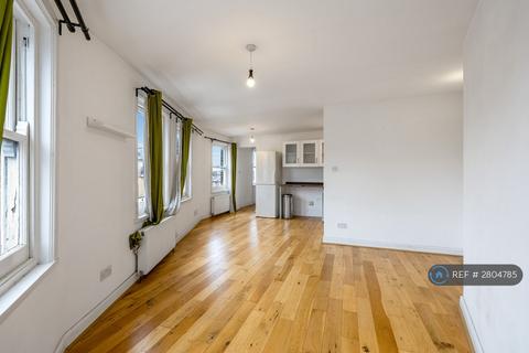 3 bedroom flat to rent, Brockley Cross, London, SE4