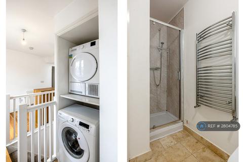 3 bedroom flat to rent, Brockley Cross, London, SE4