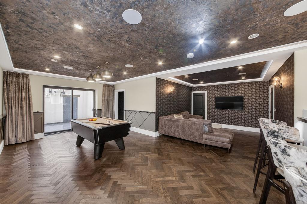 Entertainment suite and bar
