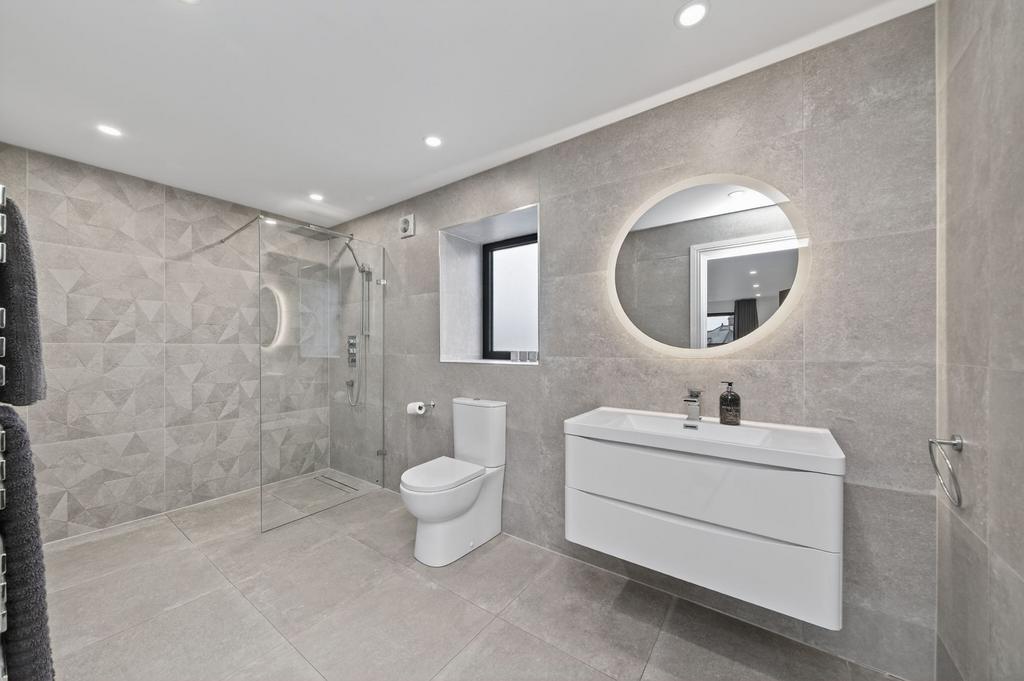 Bedroom three en suite