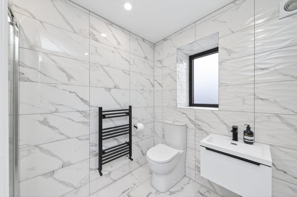 Guest suite shower room