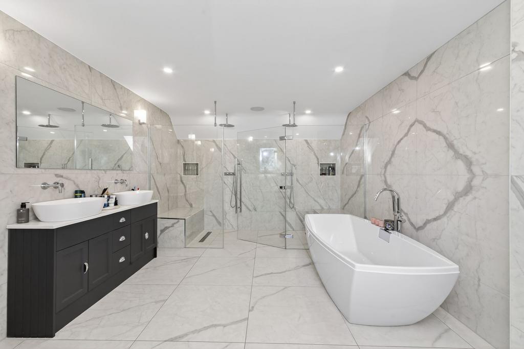 Bedroom one en suite