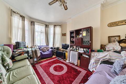 2 bedroom ground floor flat for sale, Mount Pleasant Road, London