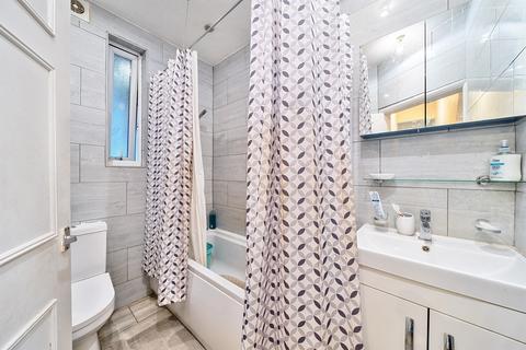 2 bedroom ground floor flat for sale, Mount Pleasant Road, London