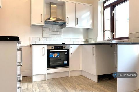 2 bedroom terraced house to rent, Thompson Street West, Darlington, DL3