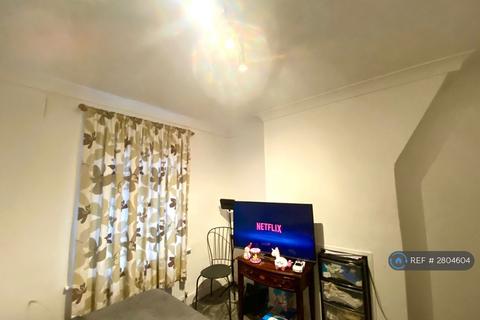 2 bedroom terraced house to rent, Charles Street, Colchester, CO1