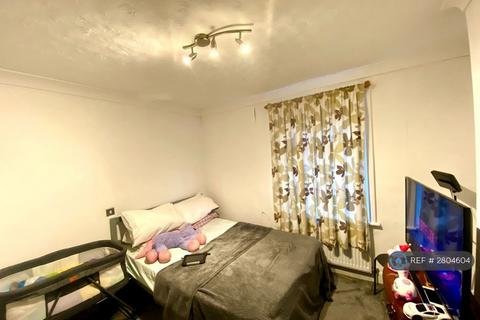 2 bedroom terraced house to rent, Charles Street, Colchester, CO1