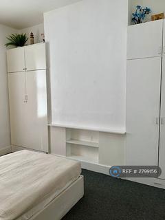 1 bedroom in a house share to rent, Marischal Road, London, SE13