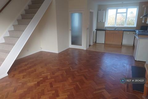 3 bedroom maisonette to rent, Donne Court, London, SE24