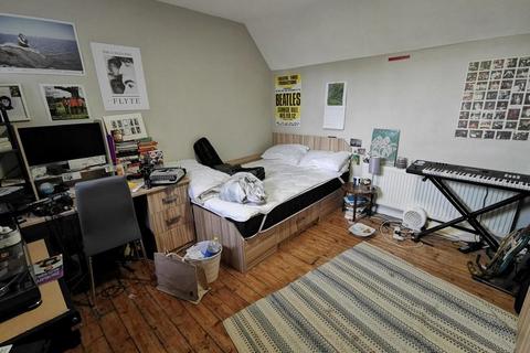 3 bedroom house to rent, 2 Ash Crescent,Headingley, Leeds