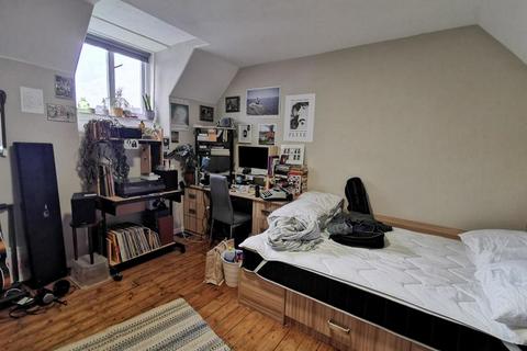 3 bedroom house to rent, 2 Ash Crescent,Headingley, Leeds
