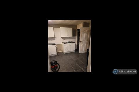 4 bedroom end of terrace house to rent, Western Avenue, Walsall, WS2