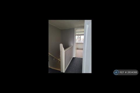 4 bedroom end of terrace house to rent, Western Avenue, Walsall, WS2