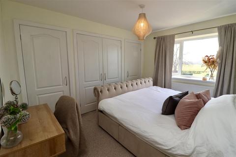 3 bedroom terraced house for sale, West View, North Cliffe, York