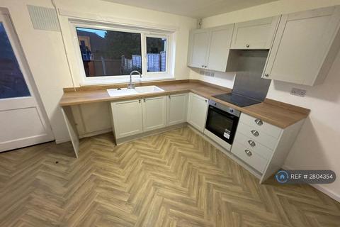 3 bedroom terraced house to rent, Brookfield Road, Wolverhampton, WV8