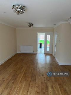 3 bedroom terraced house to rent, Northern Road, Slough, SL2