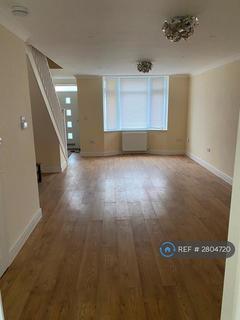 3 bedroom terraced house to rent, Northern Road, Slough, SL2