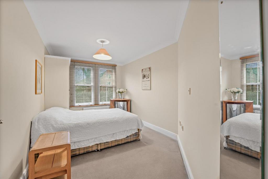 BEDROOM 2.jpg