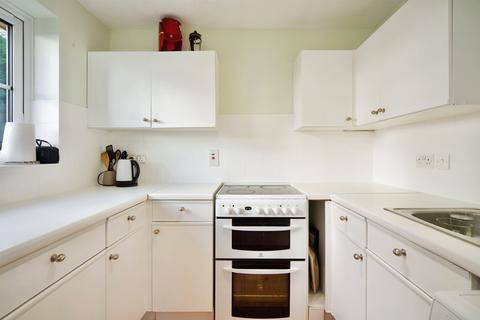 2 bedroom flat for sale, Kelman Close, Waltham Cross