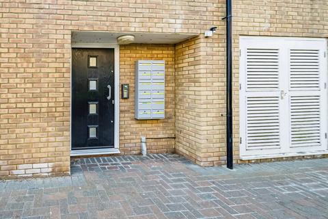 2 bedroom flat for sale, Jansel Square, Aylesbury