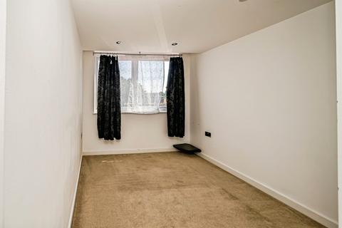 2 bedroom flat for sale, Jansel Square, Aylesbury