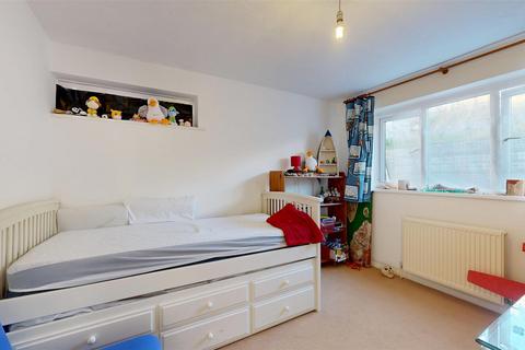 3 bedroom ground floor flat to rent, Verne Common Road, Portland