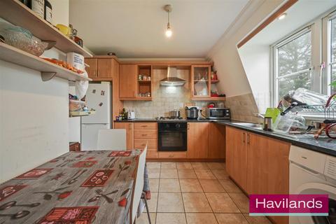 2 bedroom flat for sale, Fontaine Court, Southgate, London