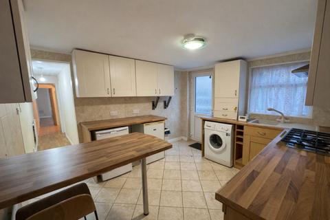 2 bedroom apartment to rent, Priory Avenue, High Wycombe
