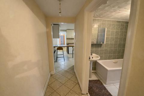 2 bedroom apartment to rent, Priory Avenue, High Wycombe