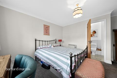 2 bedroom flat for sale, Woodside Lane, London