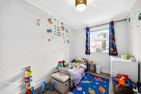2 bedroom flat for sale, Woodside Lane, London