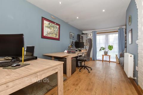 3 bedroom end of terrace house for sale, Horsford Walk, Faversham, Kent