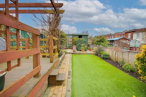 BITTERNE PARK! SOUGHT AFTER LOCATION! LANDSCAPED REAR GARDEN!