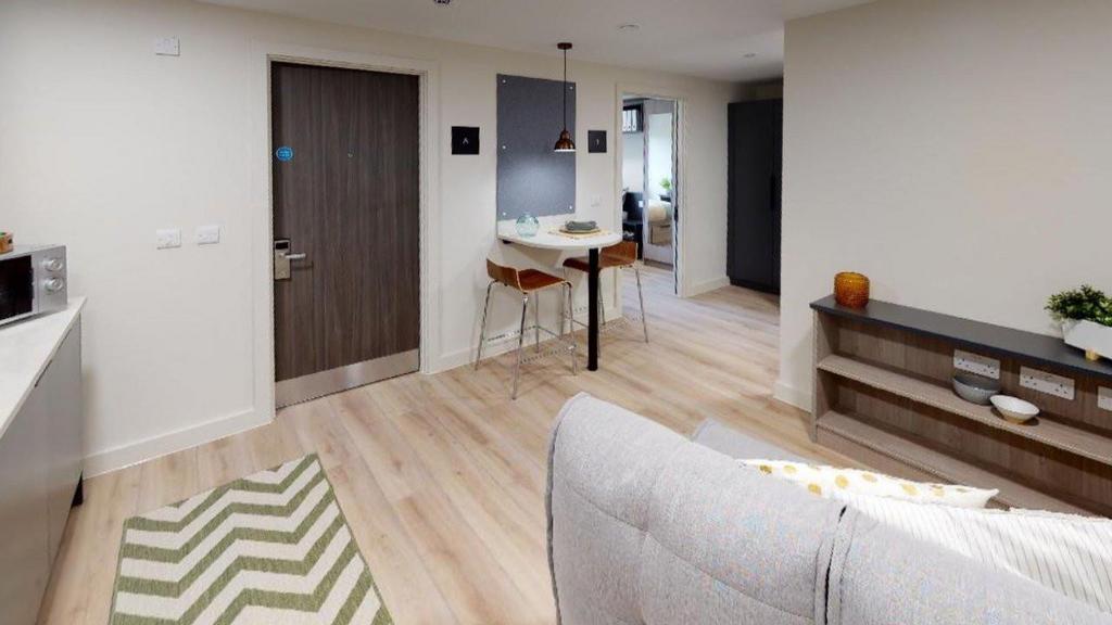 Apartment in Southampton - View 2
