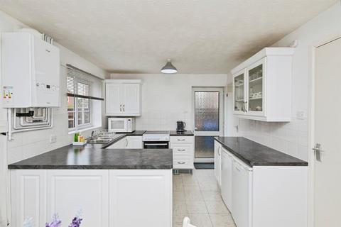 3 bedroom detached house for sale, Dallow Crescent, Burton-On-Trent