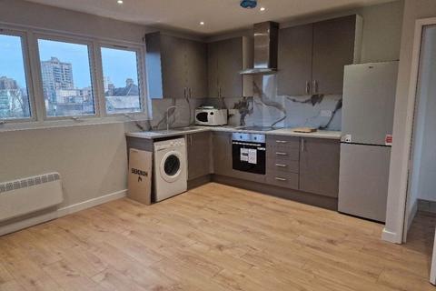 2 bedroom flat to rent, Hillside Avenue, Wembley HA9