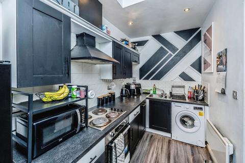 1 bedroom apartment for sale, Sinderhill Court, Northowram, HALIFAX