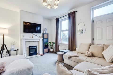 2 bedroom end of terrace house for sale, Belmont Terrace, Thorpe, Wakefield
